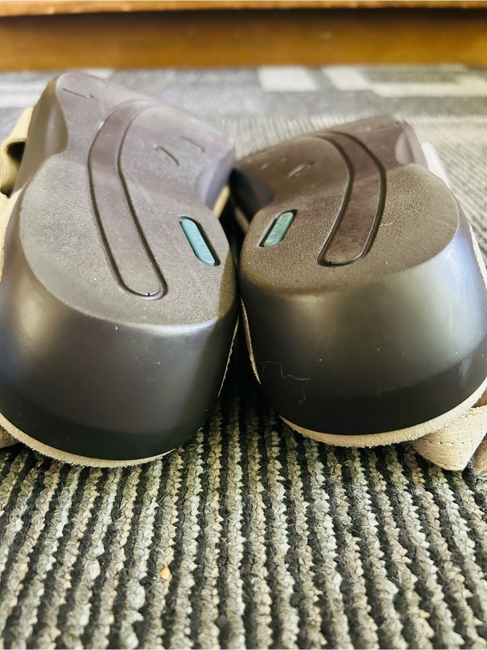 Aravon Beige Metallic Sand Power Comfort 3 Strap Adjustable Sandals 12 D WIDE - Picture 11 of 11
